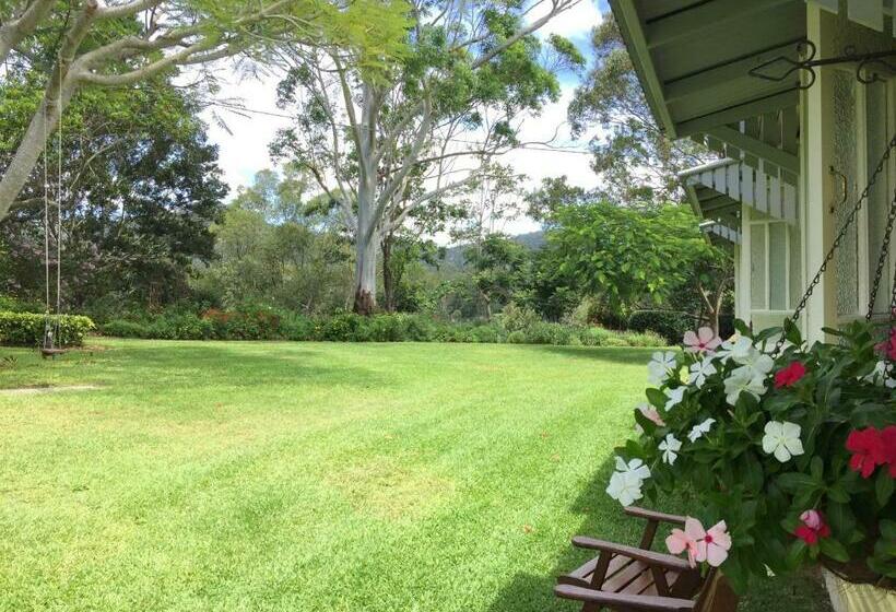 Отель Cedarbrae Country Stay