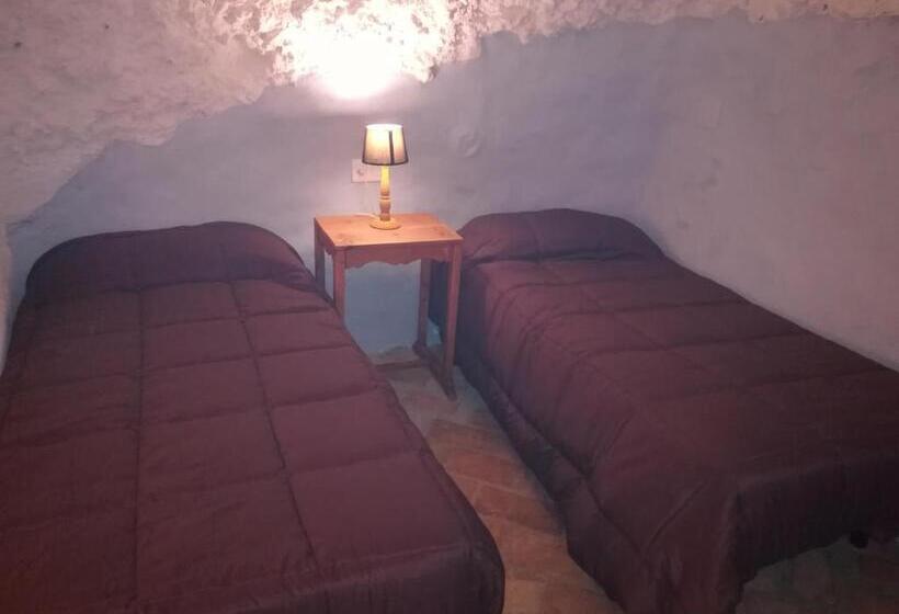 فندق Cueva El Madrono