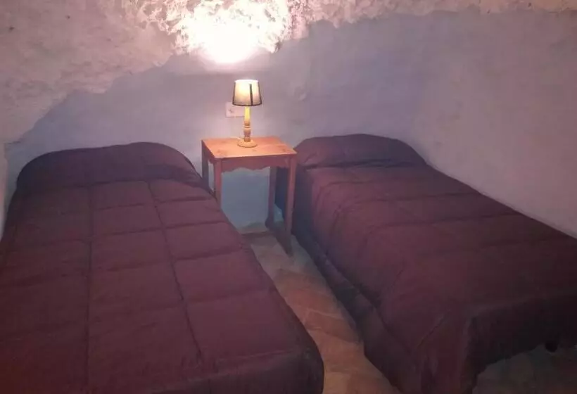ホテル Cueva El Madrono