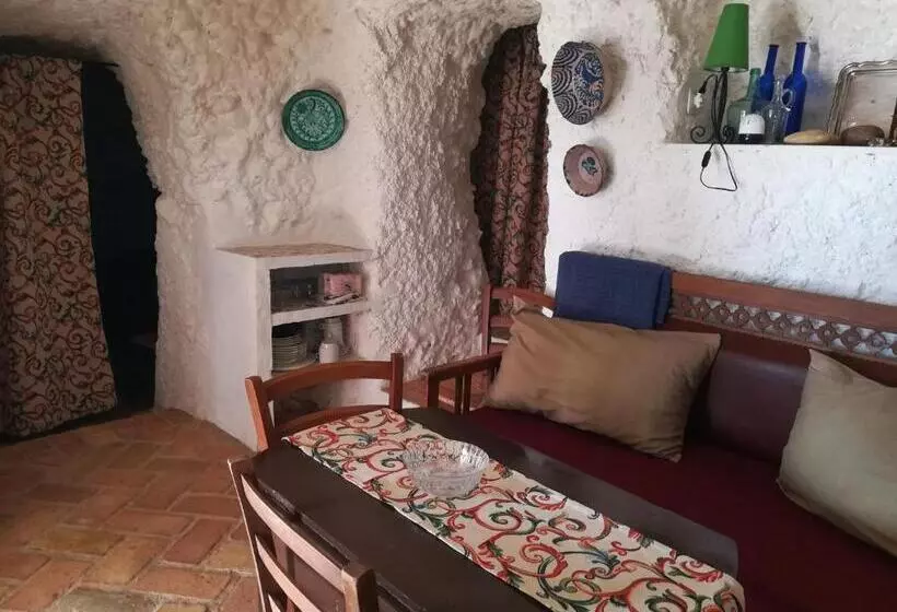 ホテル Cueva El Madrono