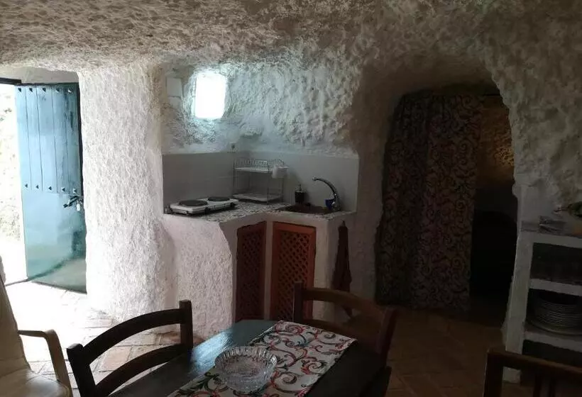 ホテル Cueva El Madrono