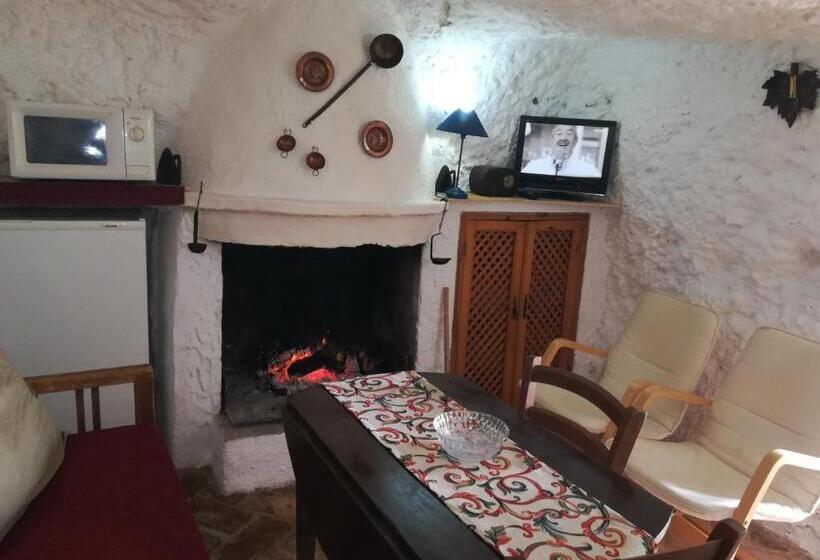 فندق Cueva El Madrono