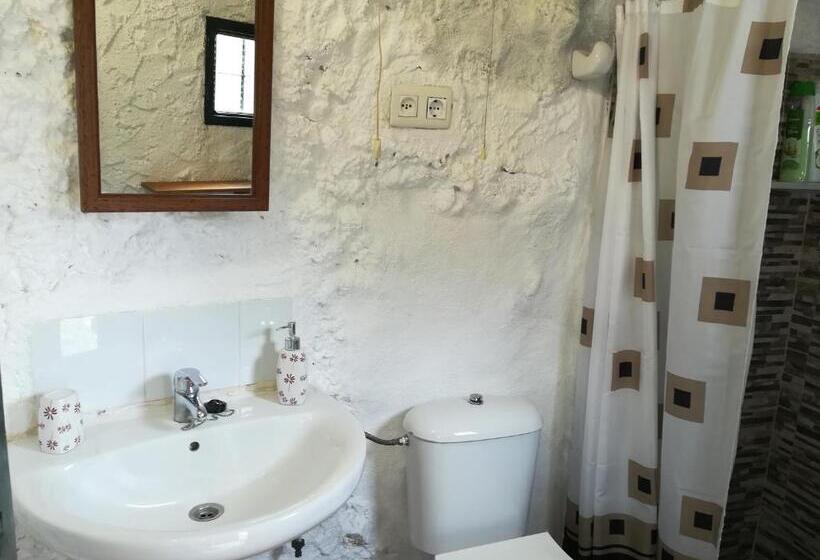 فندق Cueva El Madrono