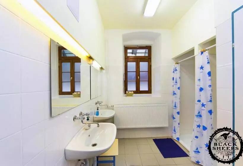 ユースホステル Penzion Black Sheeps Adventures