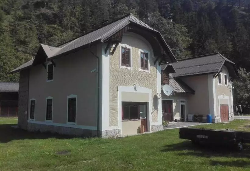 ユースホステル Penzion Black Sheeps Adventures