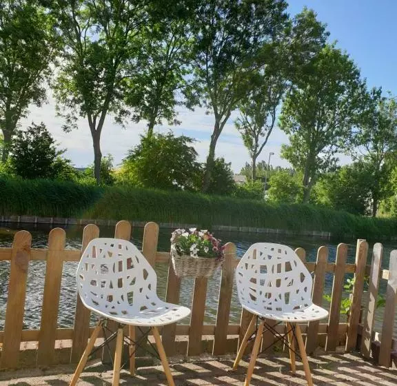 Aamiaismajoitus (B&B) Logeren Op Dijk43