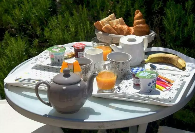 Aamiaismajoitus (B&B) Villa Louanne