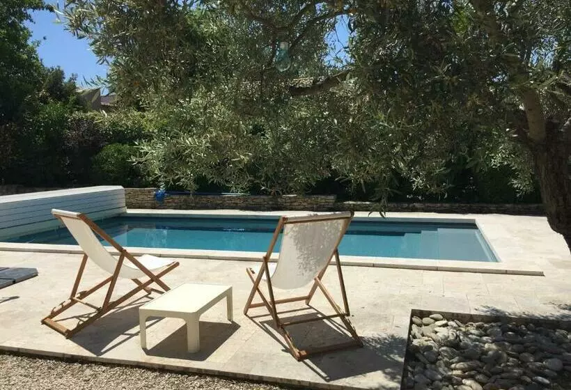 Aamiaismajoitus (B&B) Villa Louanne