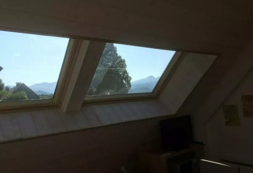 ベッドアンドブレックファースト Les Roses Des Bois