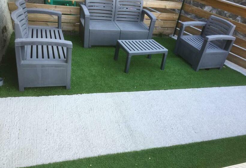 민박 Les Roses Des Bois