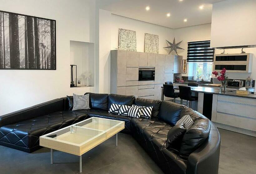 Les Rives Des Habsbourg