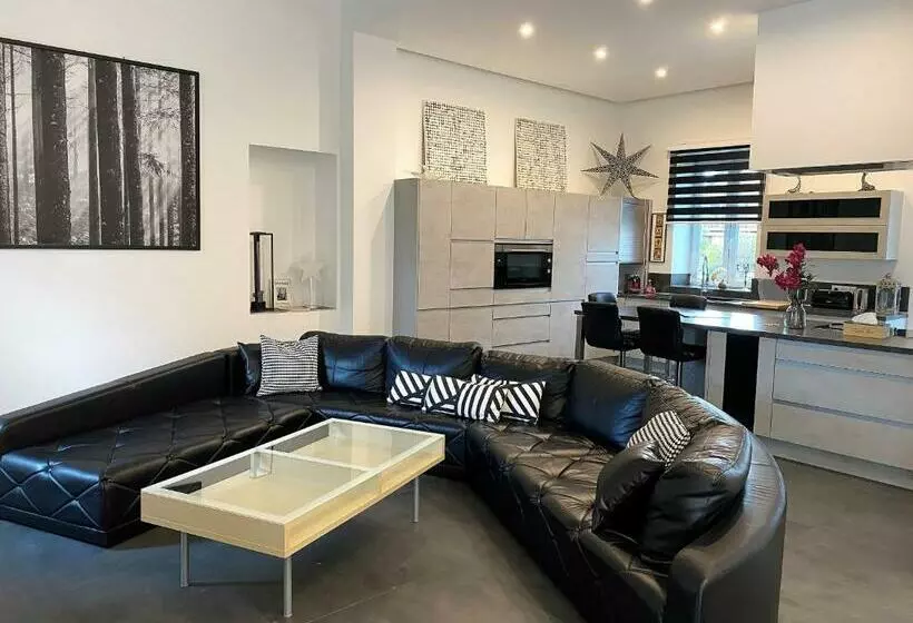 Les Rives Des Habsbourg