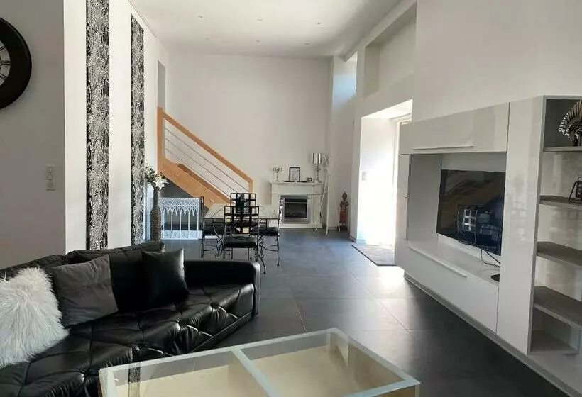 Les Rives Des Habsbourg