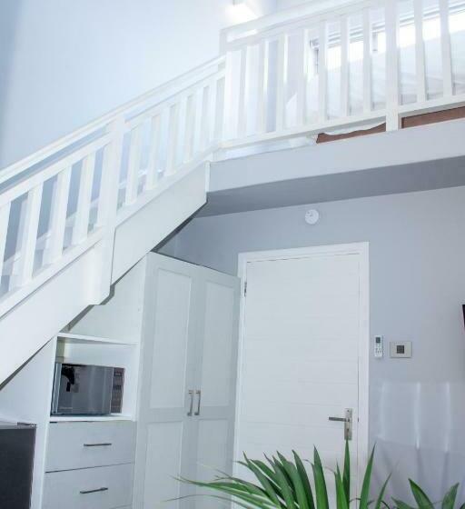 پانسیون Lofts On Lorna