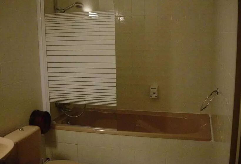 Aamiaismajoitus (B&B) Adonis Chambres D Hotes