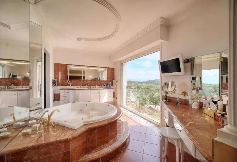 ベッドアンドブレックファースト Havre De Paix 5 étoiles Prestige Jacuzzi, Hammam, Sauna, Piscine Chauffée Mougins Cannes Grasse