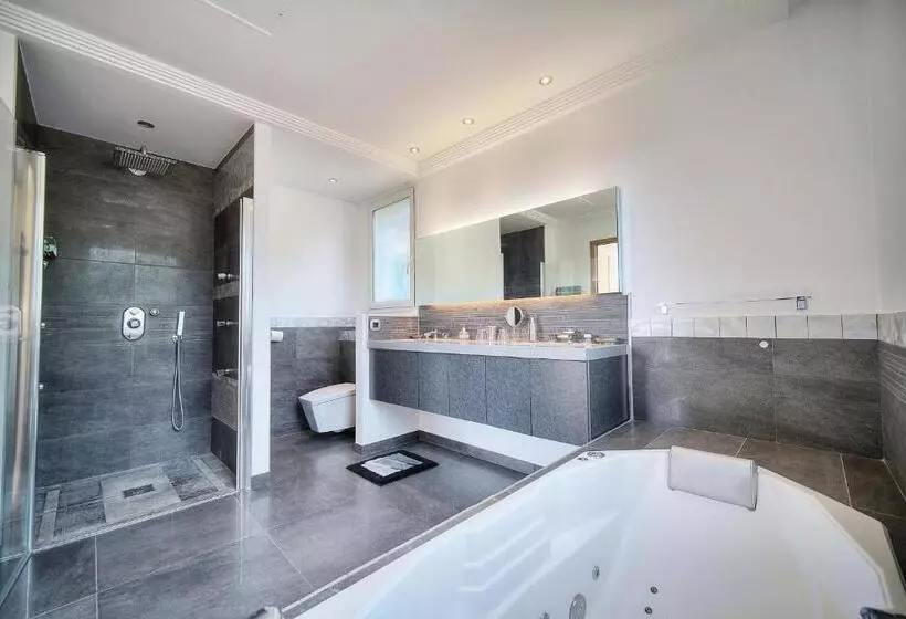 ベッドアンドブレックファースト Havre De Paix 5 étoiles Prestige Jacuzzi, Hammam, Sauna, Piscine Chauffée Mougins Cannes Grasse