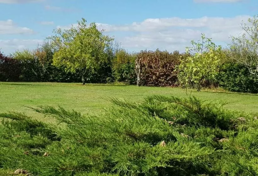 Aamiaismajoitus (B&B) Chambres Des Rosiers