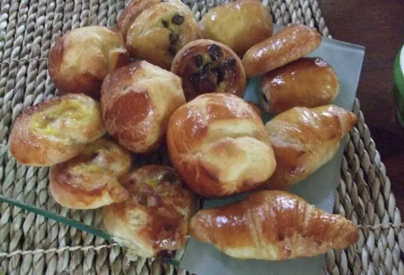 Aamiaismajoitus (B&B) Chambres Des Rosiers