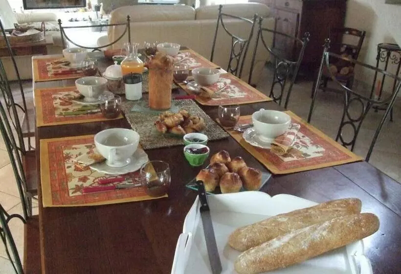 Aamiaismajoitus (B&B) Chambres Des Rosiers