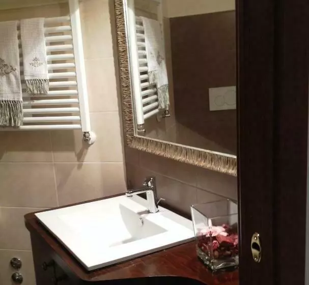 تختخواب و صبحانه Cherry House Bed&breakfast