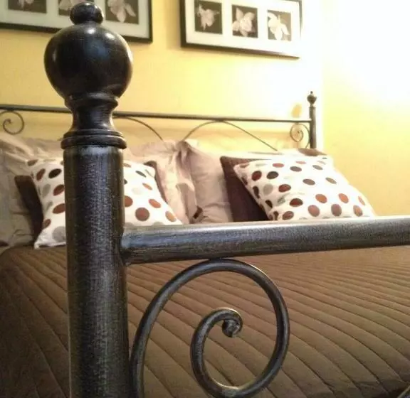 تختخواب و صبحانه Cherry House Bed&breakfast