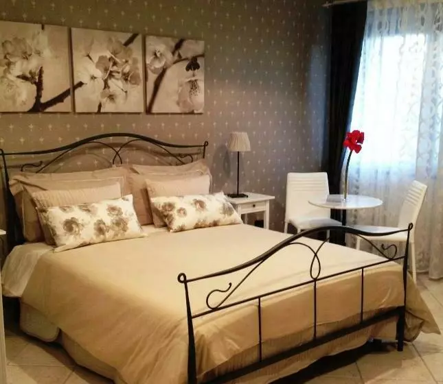 تختخواب و صبحانه Cherry House Bed&breakfast