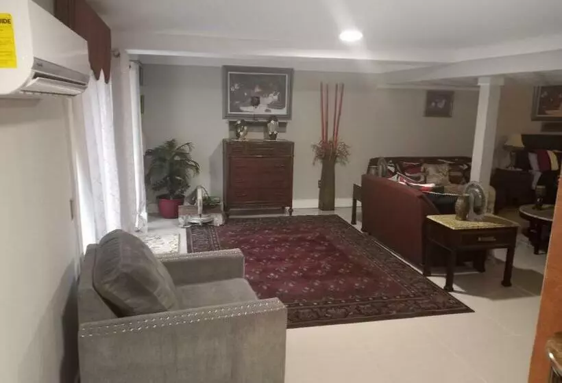 Aamiaismajoitus (B&B) Cozy Mobay