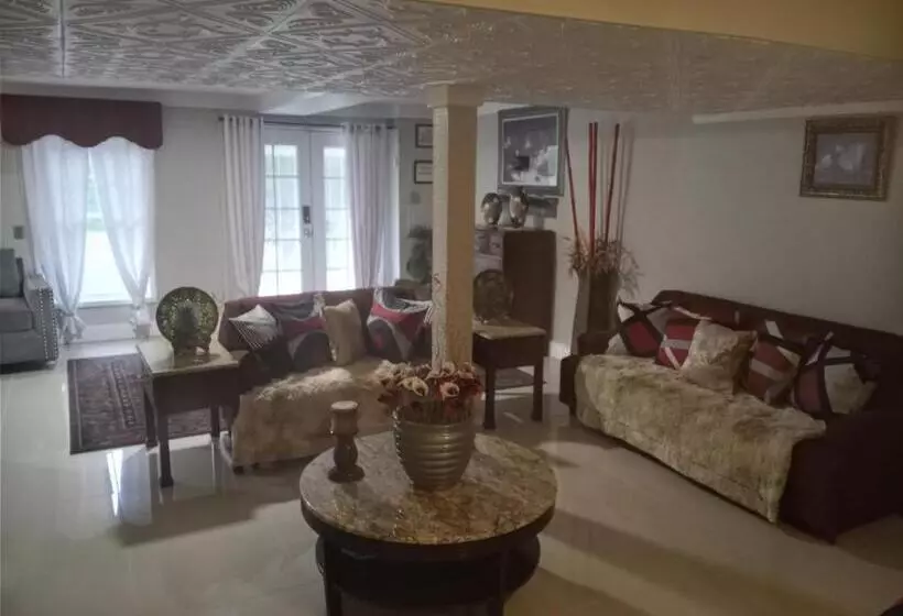 Aamiaismajoitus (B&B) Cozy Mobay