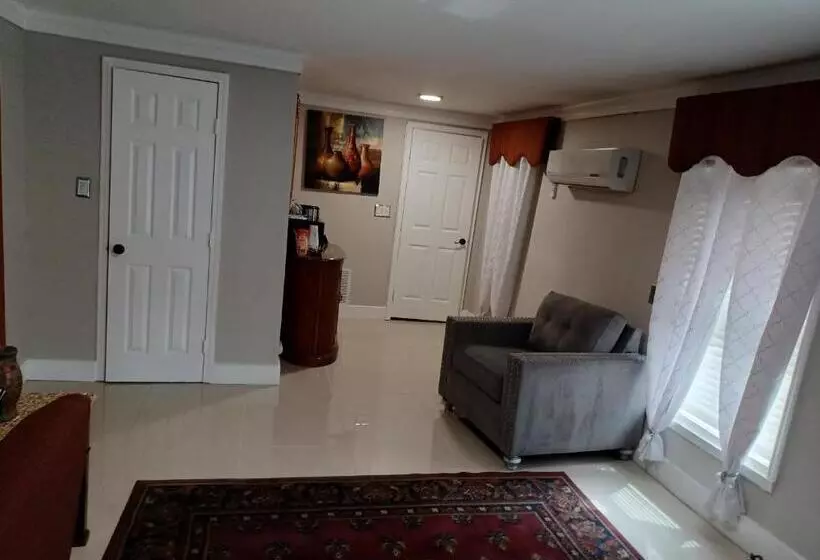 Aamiaismajoitus (B&B) Cozy Mobay