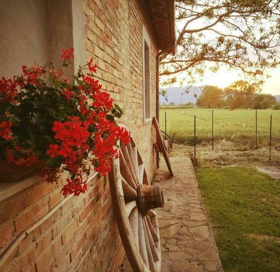 تختخواب و صبحانه Il Casale Dei Nonni