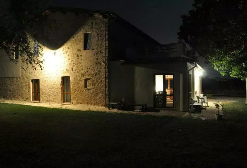 تختخواب و صبحانه Il Casale Dei Nonni