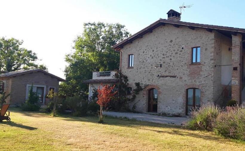 تختخواب و صبحانه Il Casale Dei Nonni