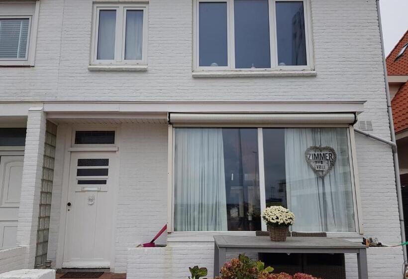 ペンション Evy S Place