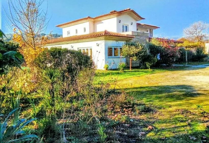 ベッドアンドブレックファースト Casa Vale Do Rio Ovil