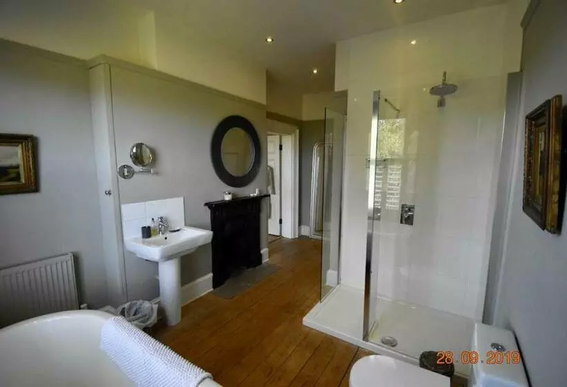 Aamiaismajoitus (B&B) White Hall Farm