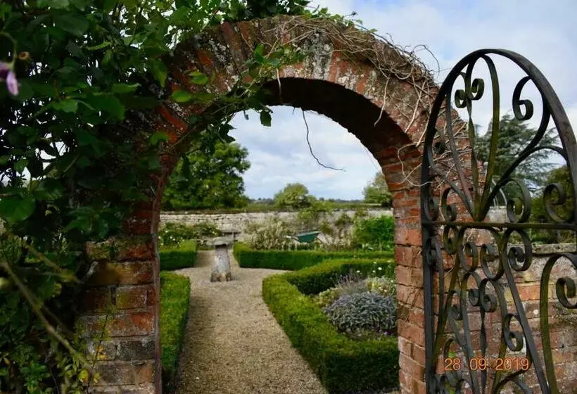 Aamiaismajoitus (B&B) White Hall Farm