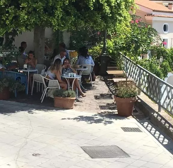 پانسیون La Racia