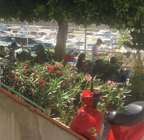 پانسیون La Racia