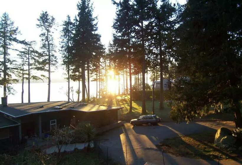 Majatalo Malaspina Strait Cottage
