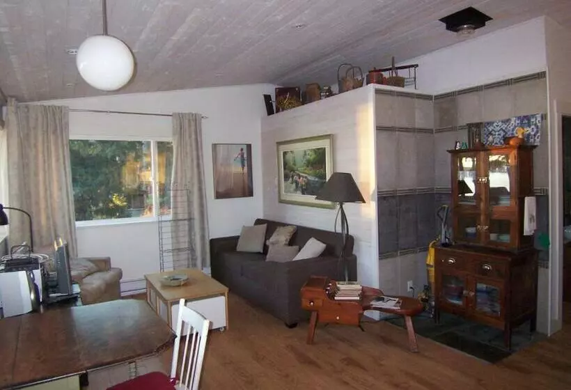 Majatalo Malaspina Strait Cottage