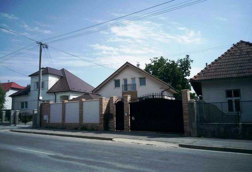 Пансион Walnut Apartment With Sauna And Pond