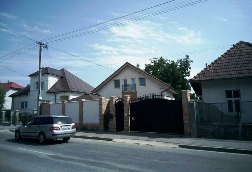 Пансион Walnut Apartment With Sauna And Pond