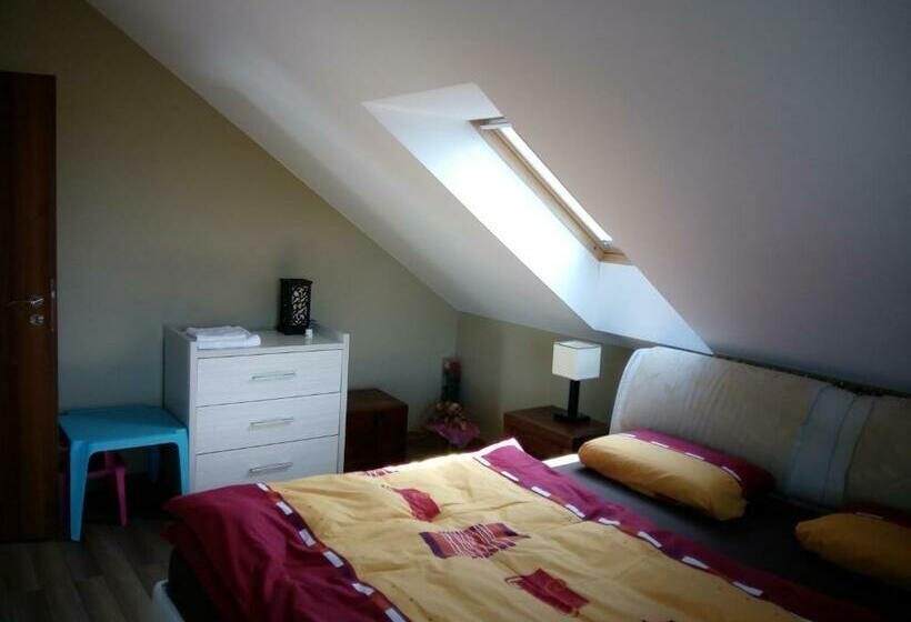 Пансион Walnut Apartment With Sauna And Pond