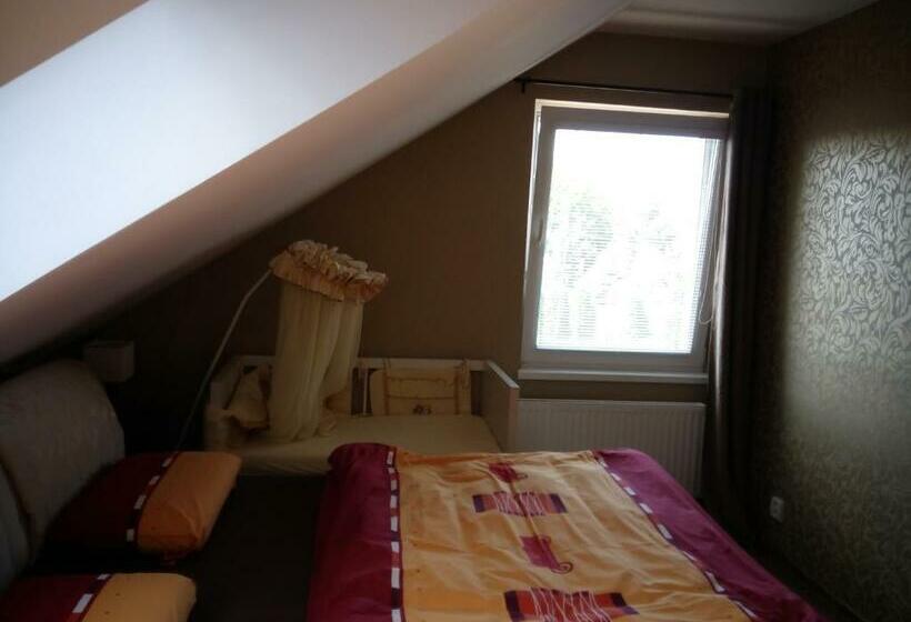 Пансион Walnut Apartment With Sauna And Pond