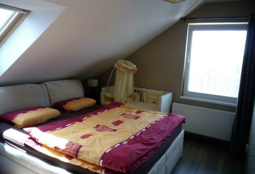 Пансион Walnut Apartment With Sauna And Pond