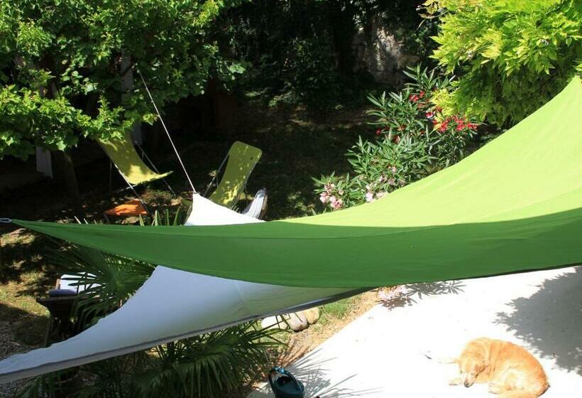 ベッドアンドブレックファースト Les Pascals