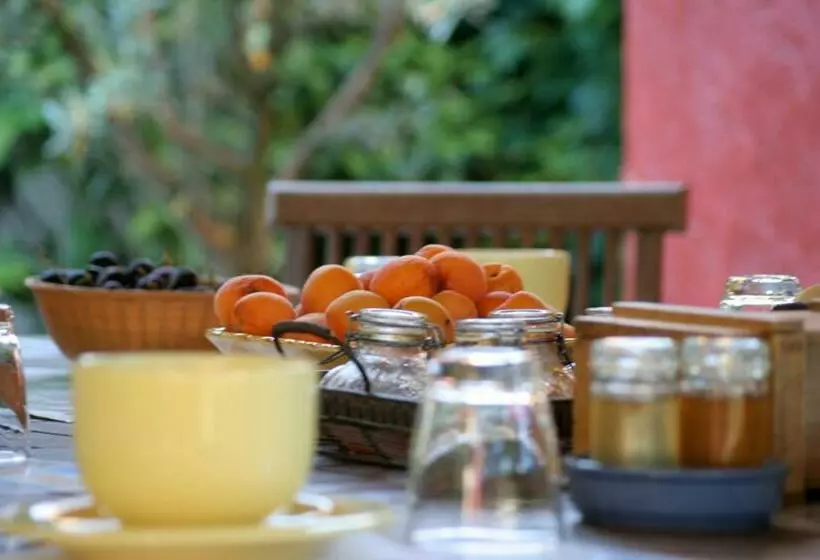 ベッドアンドブレックファースト Les Pascals