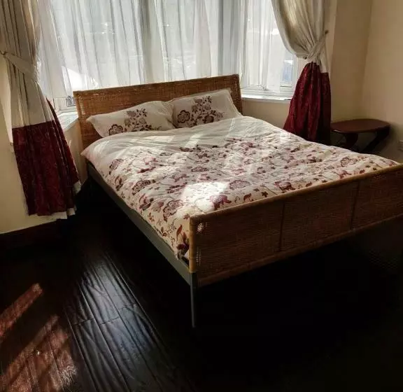 ベッドアンドブレックファースト Cozy Guest House