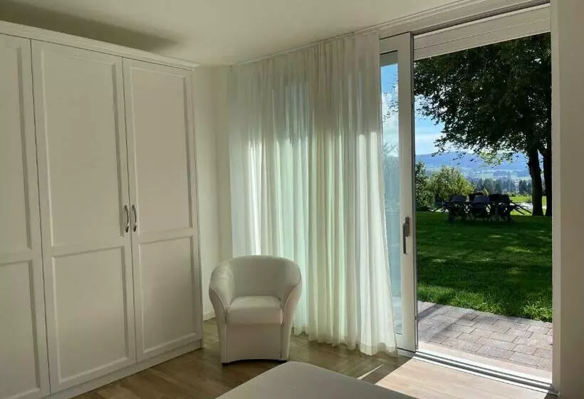هتل Agriturismo Lambra La Casa Del Sol